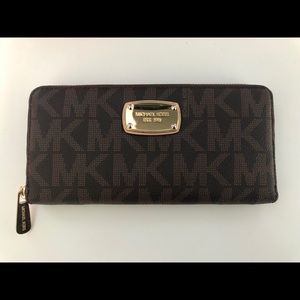 Michael Kors Logo Wallet